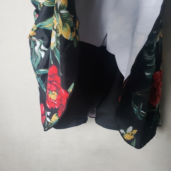 Hello Summer! Black Floral Swim Dress L. - Picture 4 of 7